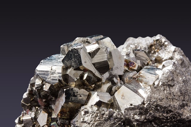 Un minerale estratto in Africa e ricco di tantalio: caratteristiche del coltan