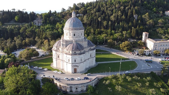 La città dell’Umbria con il Palazzo del Capitano: cosa fare a Todi